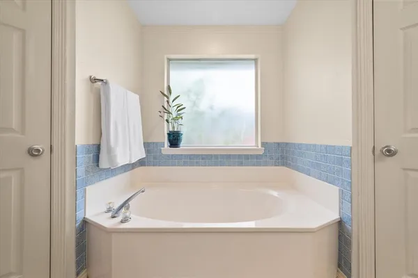 $315,000 | 906 South Ward Street, Italy, TX 76651