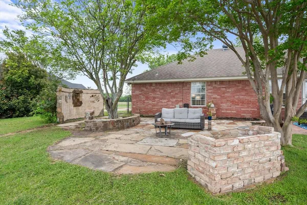 $315,000 | 906 South Ward Street, Italy, TX 76651