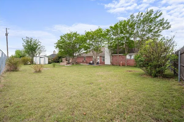 $315,000 | 906 South Ward Street, Italy, TX 76651