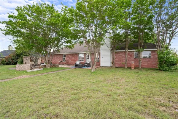 $315,000 | 906 South Ward Street, Italy, TX 76651