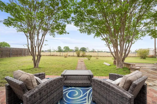 $315,000 | 906 South Ward Street, Italy, TX 76651