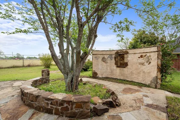 $315,000 | 906 South Ward Street, Italy, TX 76651