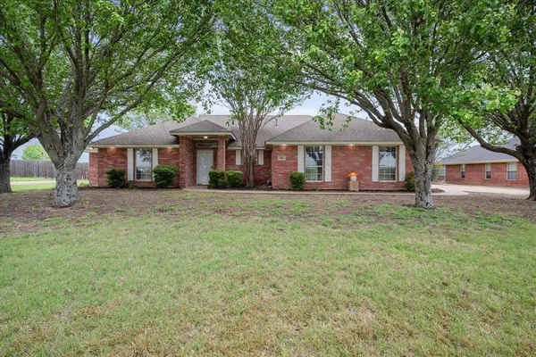 $315,000 | 906 South Ward Street, Italy, TX 76651
