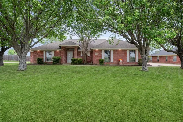 $315,000 | 906 South Ward Street, Italy, TX 76651