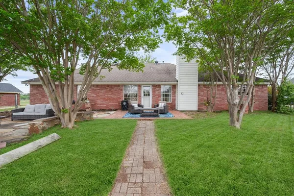 $315,000 | 906 South Ward Street, Italy, TX 76651
