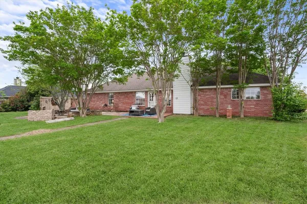 $315,000 | 906 South Ward Street, Italy, TX 76651