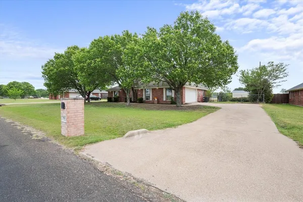 $315,000 | 906 South Ward Street, Italy, TX 76651