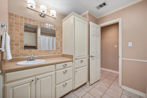 $315,000 | 906 South Ward Street, Italy, TX 76651