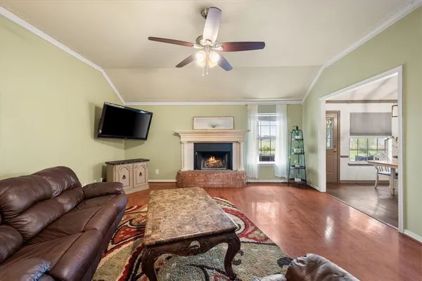 $315,000 | 906 South Ward Street, Italy, TX 76651