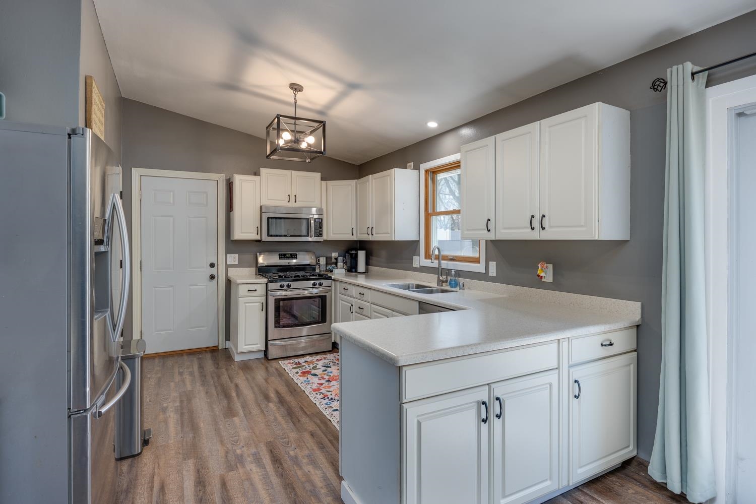 4709 Hamlet Place Madison, WI 53714 - Photo 6 of 31