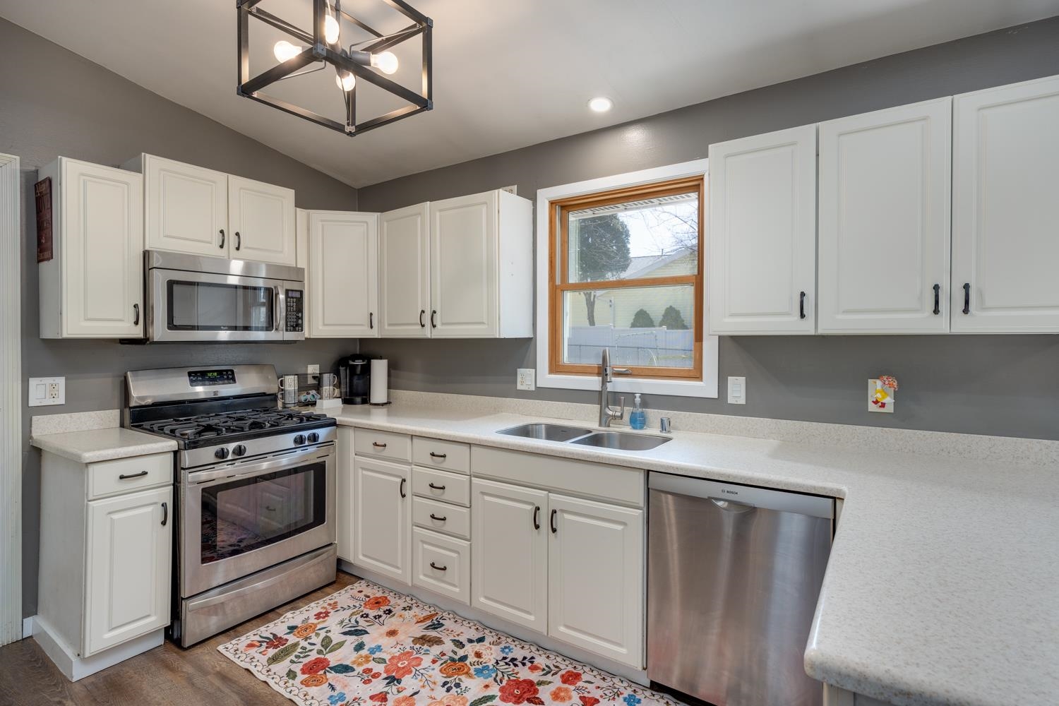 4709 Hamlet Place Madison, WI 53714 - Photo 7 of 31