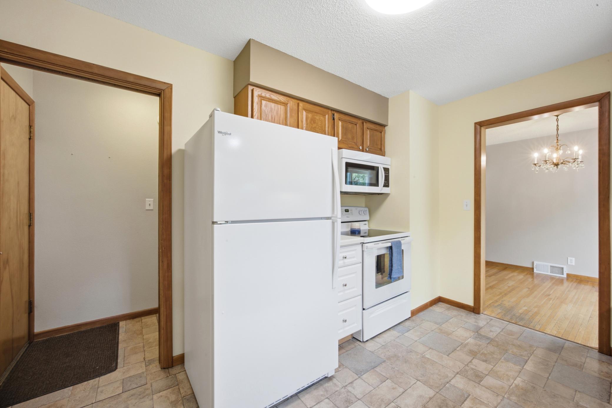809 19th Street North Moorhead, MN 56560 - Photo 10 of 38