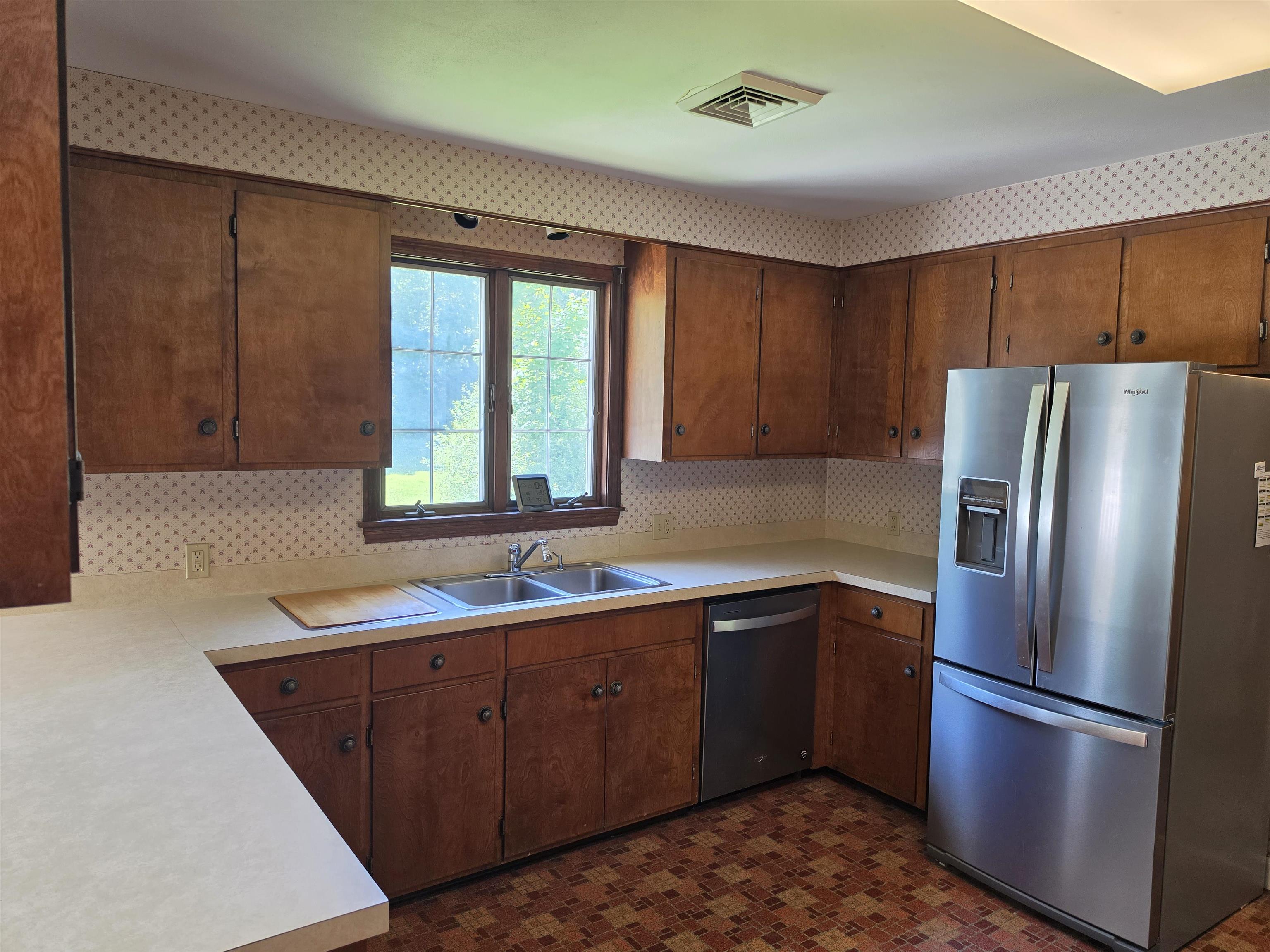 51 Eastern Avenue Rochester, NH 03867 - Photo 3 of 45