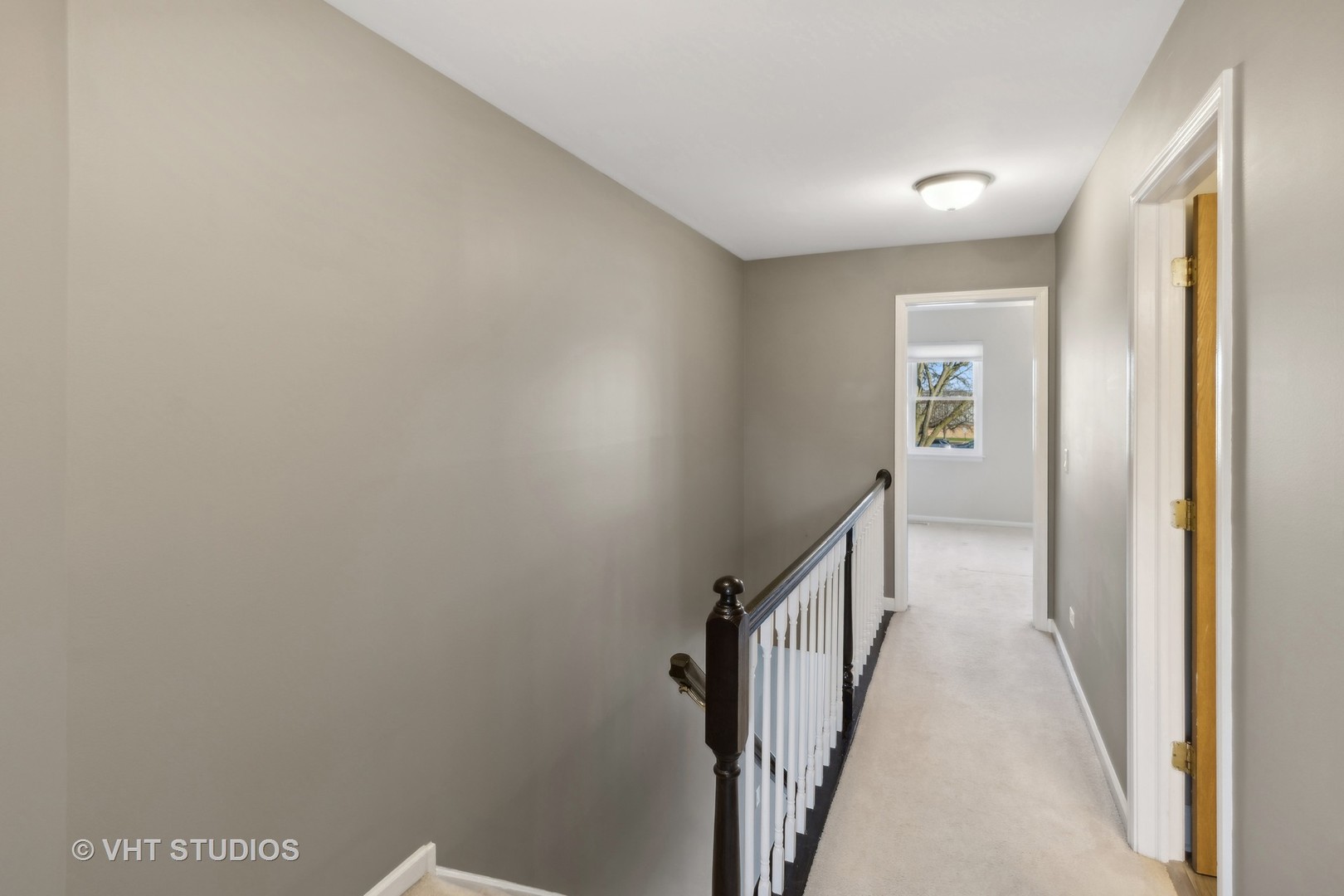 909 Ridgefield Lane Wheeling, IL 60090 - Photo 19 of 20 a view of a hallway with a white walls