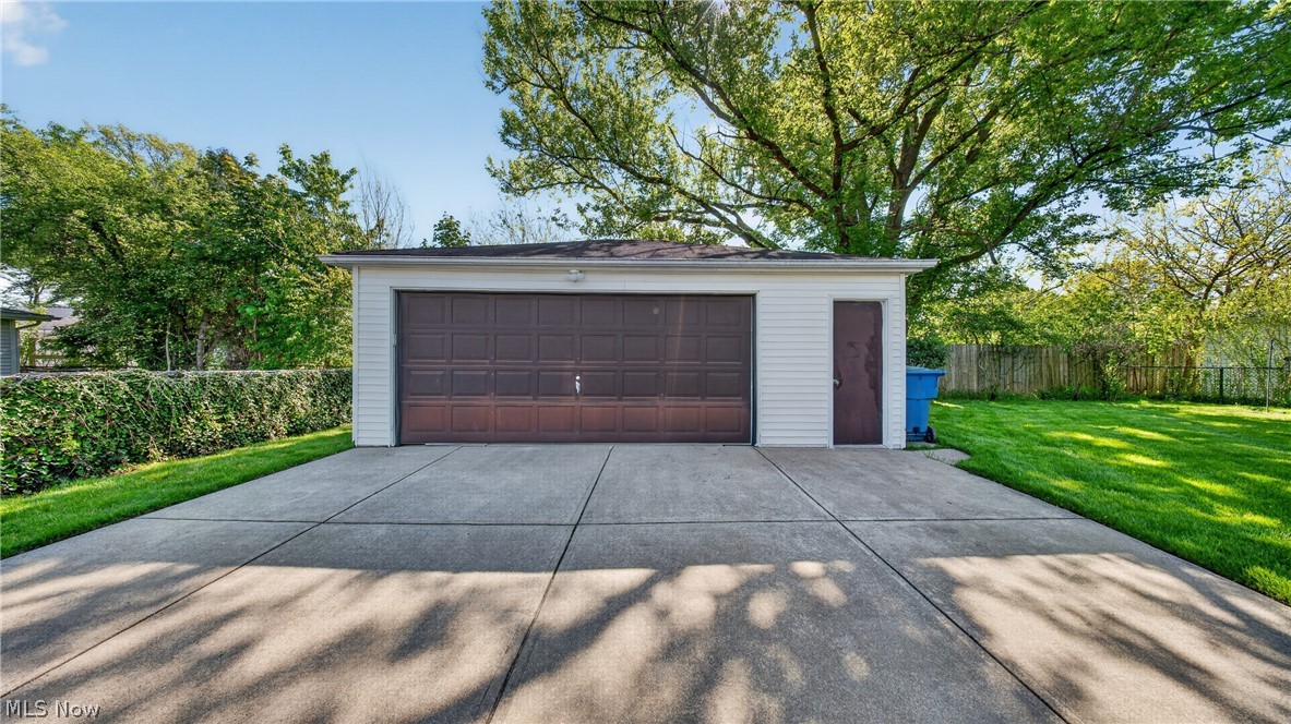 6649 Maplehurst Road North Olmsted, OH 44070 - Photo 42 of 47