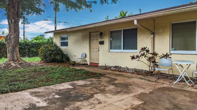 $2,000 | 408 Northeast 12th Avenue, Unit 2, Pompano Beach, FL 33060