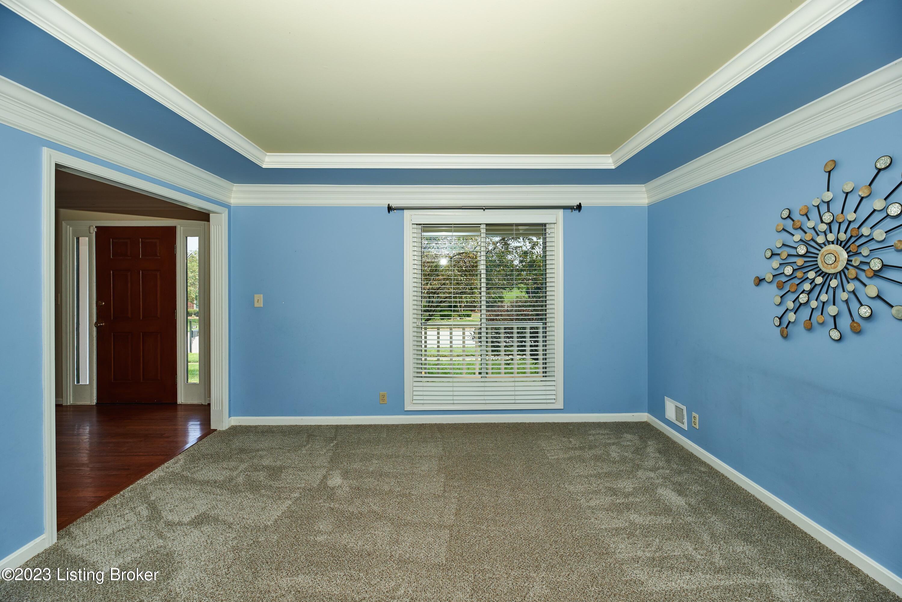 10407 Long Home Road Louisville, KY 40291 - Photo 12 of 29 Living Room