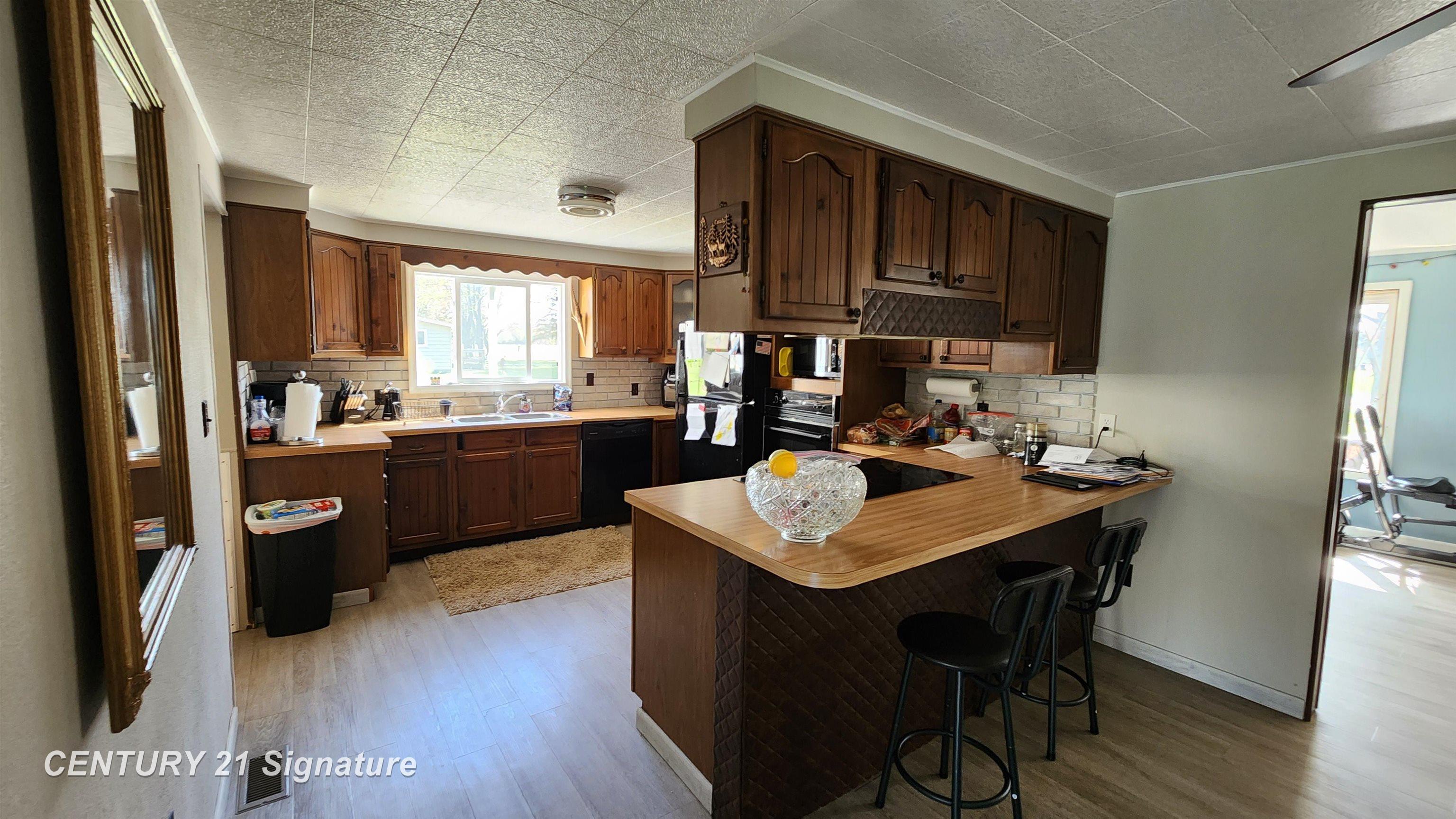 15113 Corunna Road Chesaning, MI 48616 - Photo 2 of 24 50172233-d3f084c9-bf44-4193-9c60-1a97b4c199d0.JPG