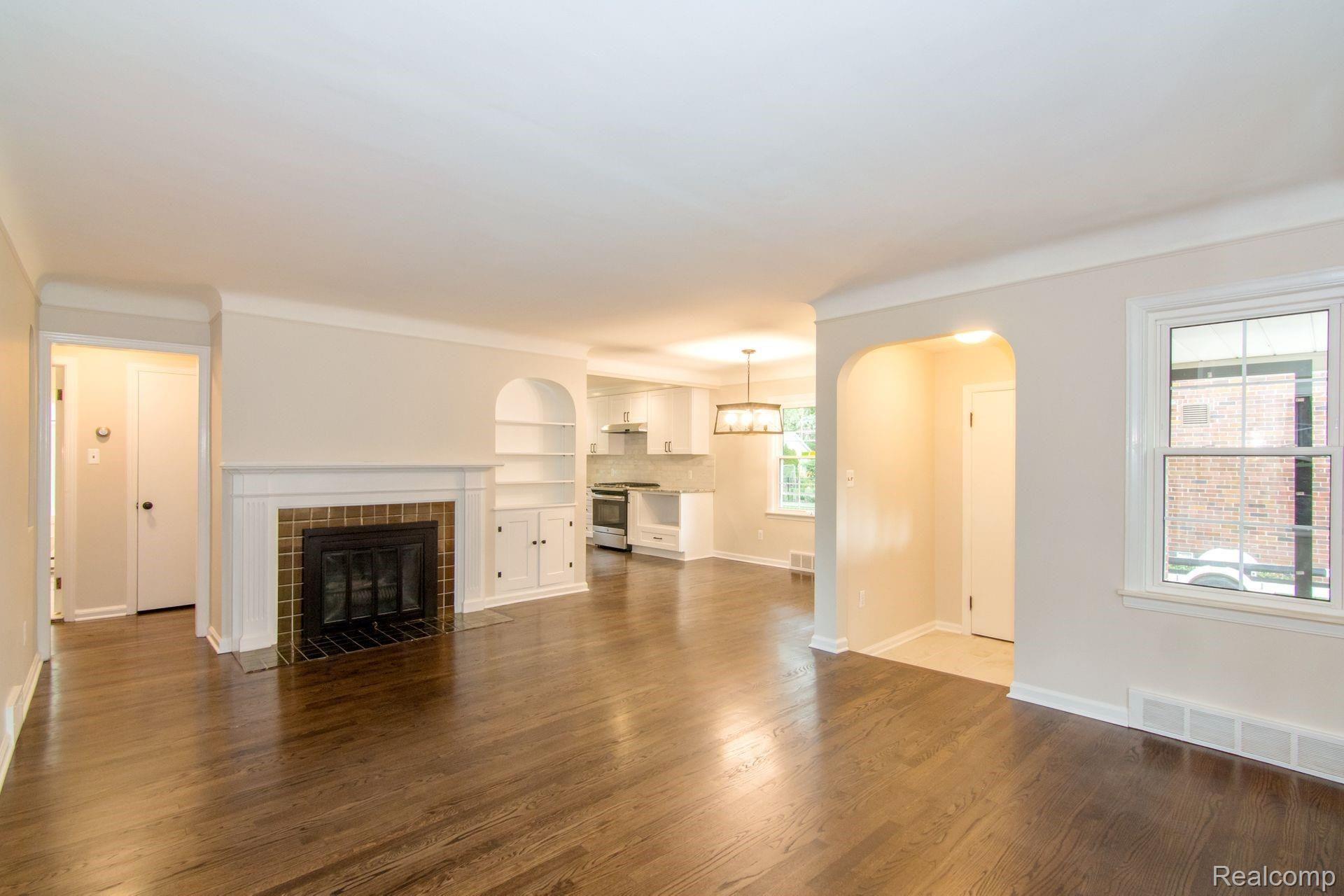 863 Rivard Boulevard Grosse Pointe, MI 48230 - Photo 4 of 19 04----4.jpg