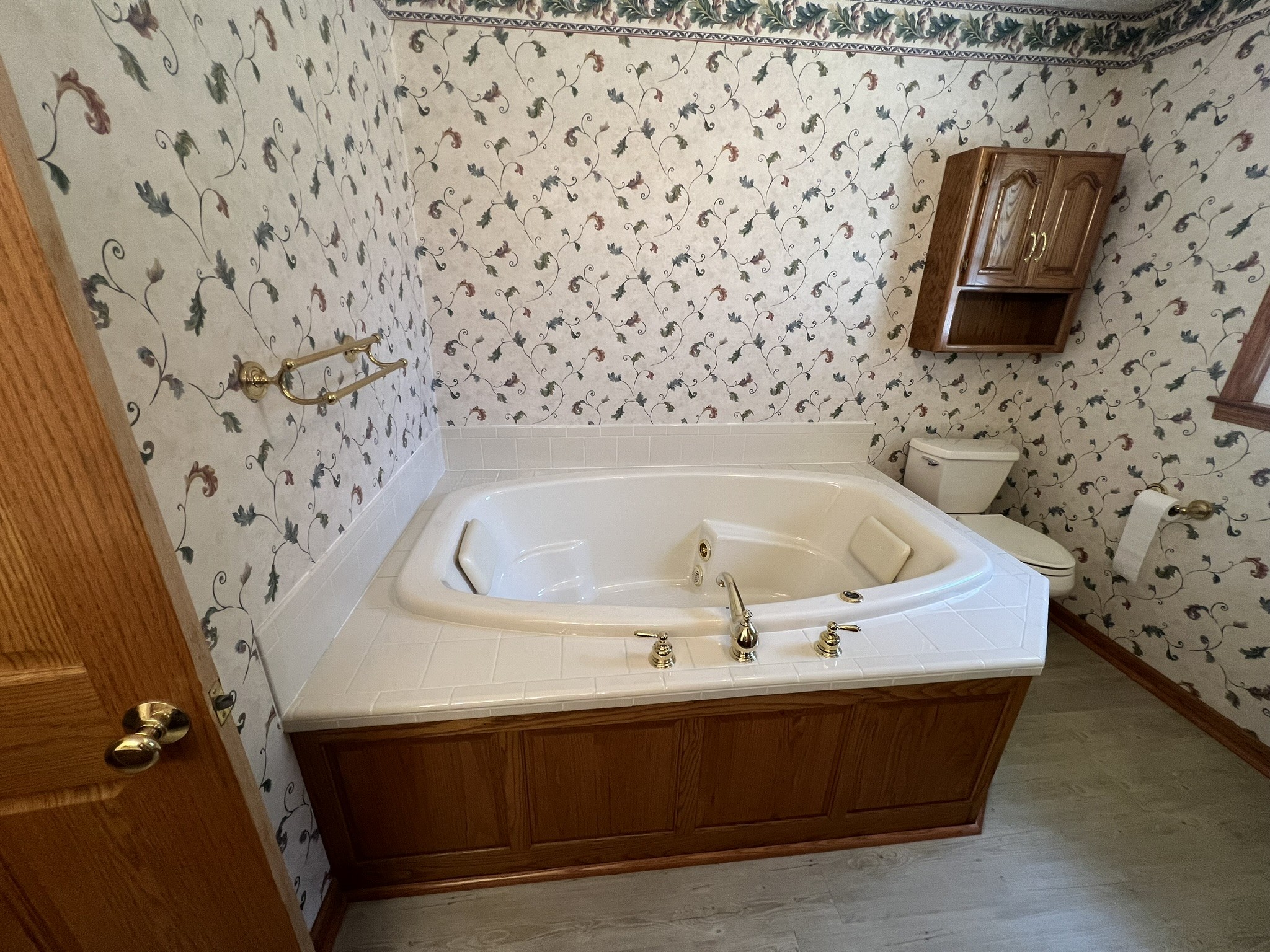 676 Old Gallatin Road Portland, TN 37148 - Photo 52 of 54 a bathroom with a bathtub