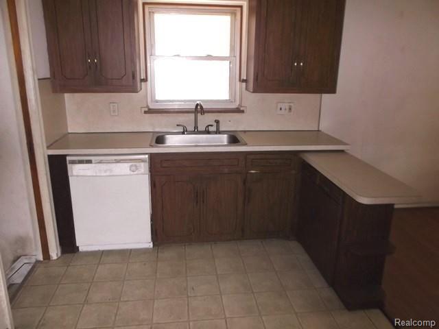 8306 State Park Center Line, MI 48015 - Photo 5 of 18 261-940429 KITCHEN (2).jpg