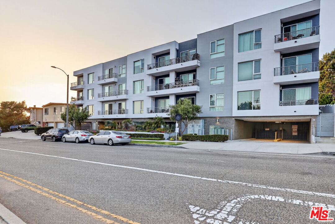 7857 West Manchester Avenue, Unit PH9 Playa del Rey, CA 90293 - Photo 4 of 31