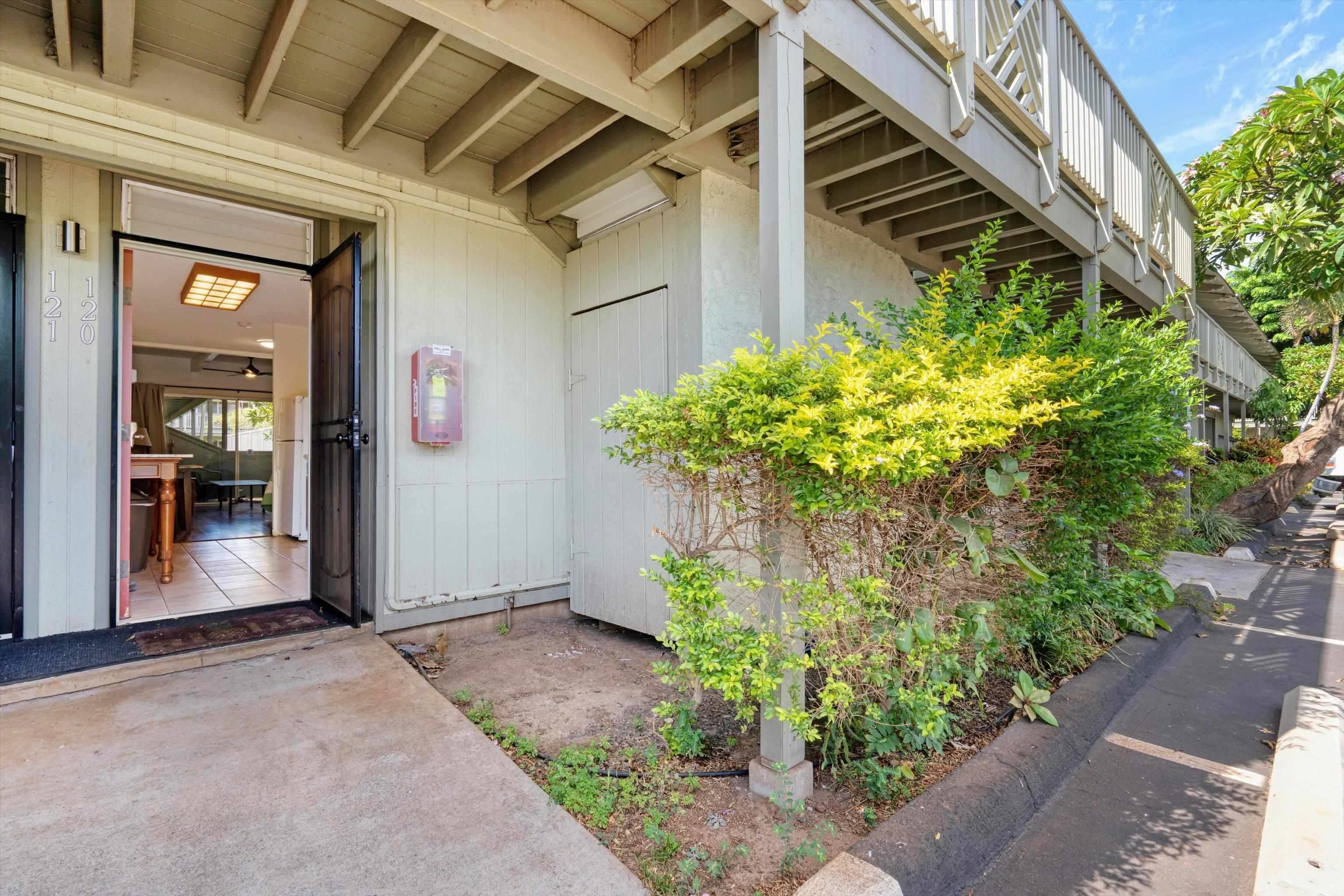 715 South Kihei Road, Unit B 120 Kihei, HI 96753 - Photo 22 of 36 a view of a entryway of the house