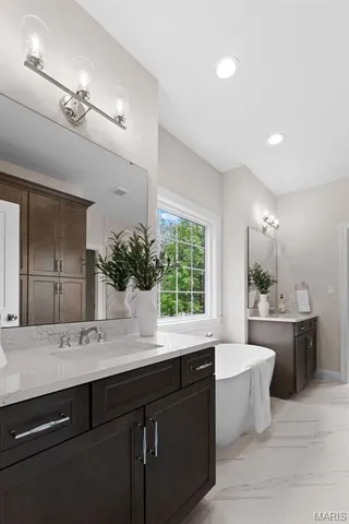 $3,150,000 | 8 Briarbrook Trail, St. Louis, MO 63131