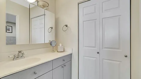 $275,000 | 1825 South Ocean Drive, Unit 908, Hallandale Beach, FL 33009