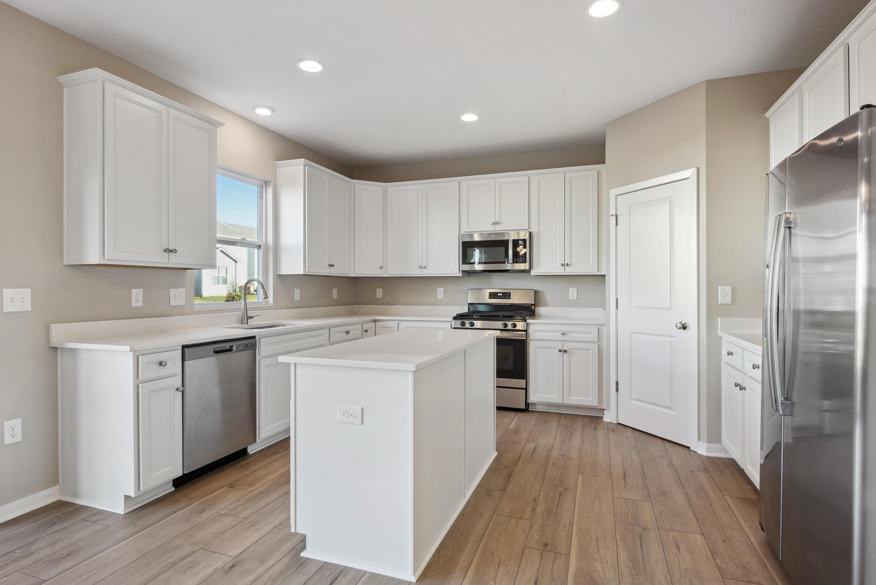 7220 Ribault Drive Northwest Pickerington, OH 43147 - Photo 6 of 31 Kitchen
