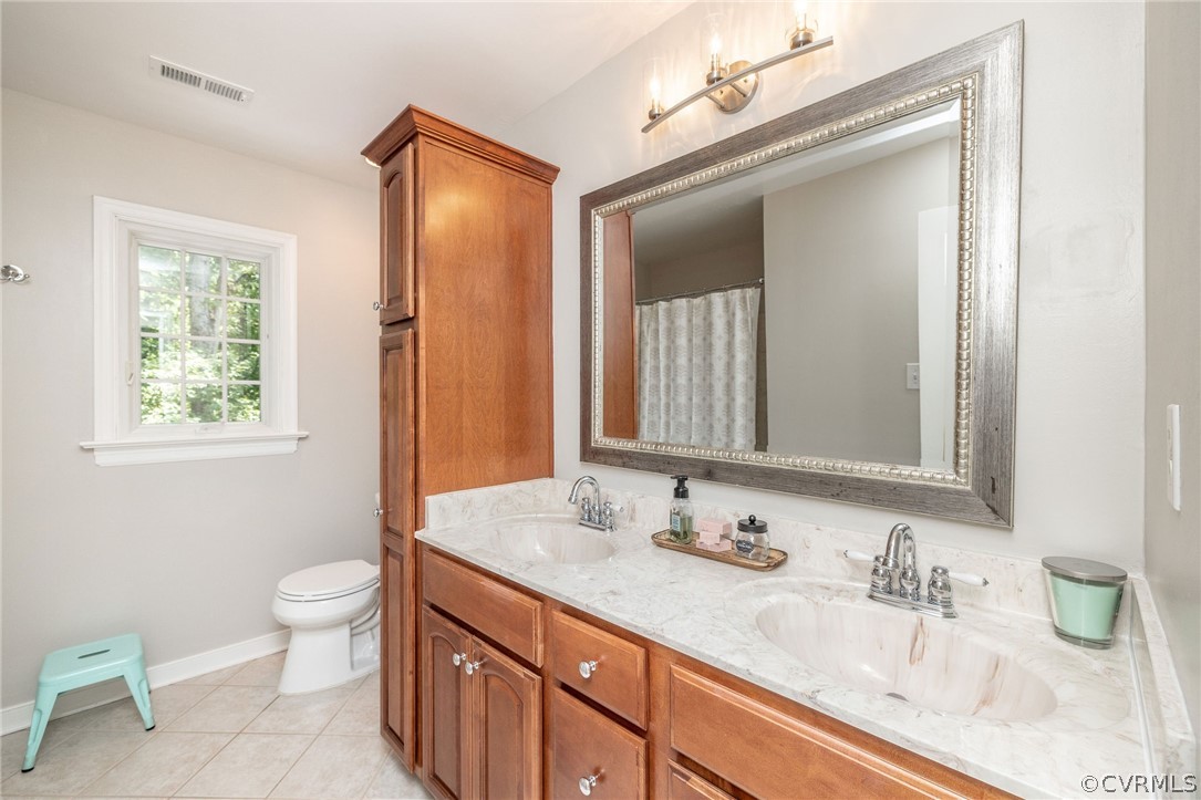 2303 Shadow Ridge Court Midlothian, VA 23112 - Photo 30 of 46 Hall Bath