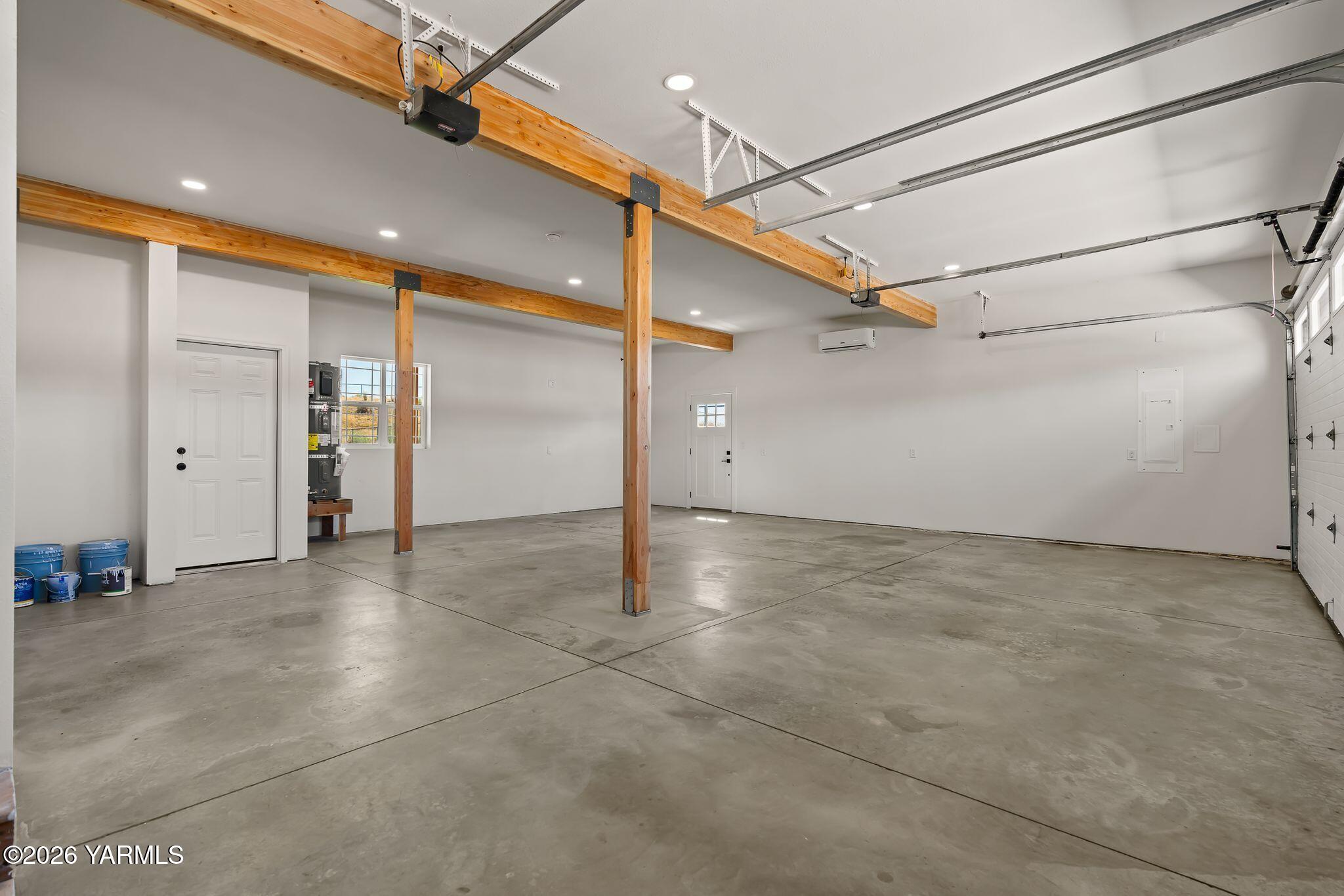 6406 Bittner Road Yakima, WA 98901 - Photo 32 of 47 Garage With High Ceilings