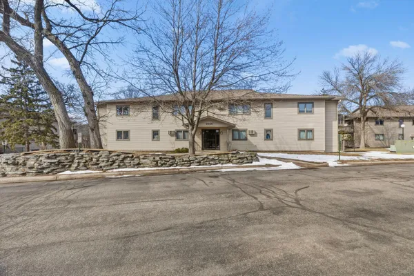 $174,900 | 6625 Buckley Circle, Unit 202, Inver Grove Heights, MN 55076
