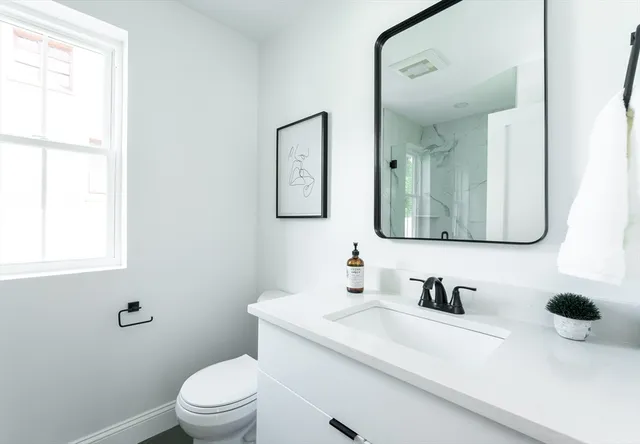 $2,000 | 7 Kenoza Avenue, Unit 301, Haverhill, MA 01830