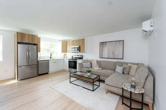 $2,000 | 7 Kenoza Avenue, Unit 301, Haverhill, MA 01830