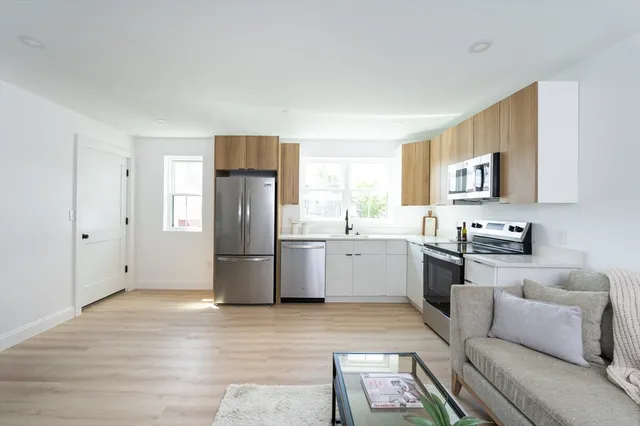 $2,000 | 7 Kenoza Avenue, Unit 301, Haverhill, MA 01830