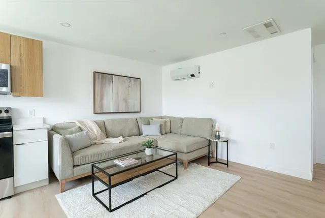 $2,000 | 7 Kenoza Avenue, Unit 301, Haverhill, MA 01830