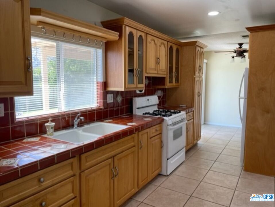 70161 Chappel Road Rancho Mirage, CA 92270 - Photo 3 of 20 a spacious bathroom with a granite countertop sink mirror and a bathtub