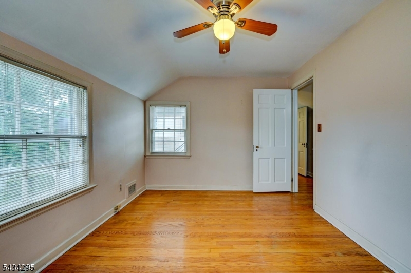 328 Plymouth Road Union, NJ 07083 - Photo 23 of 32