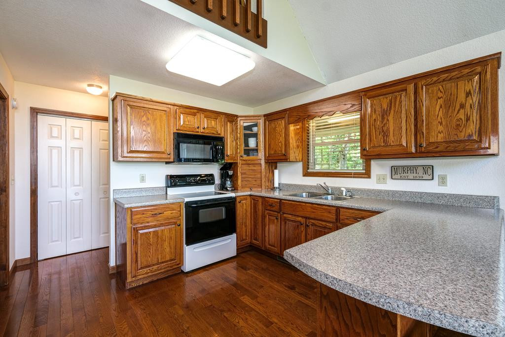 1204 Cardinal Road Murphy, NC 28906 - Photo 14 of 57