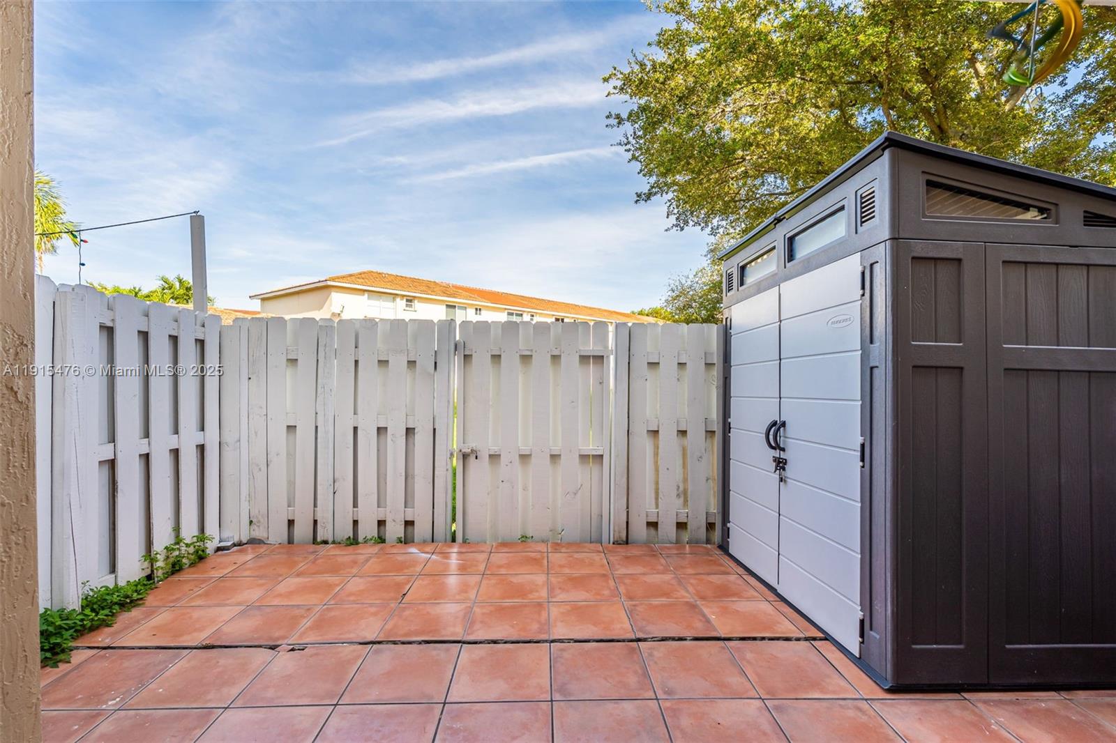 6263 Southwest 139th Avenue Miami, FL 33183 - Photo 27 of 38 a backyard of a house