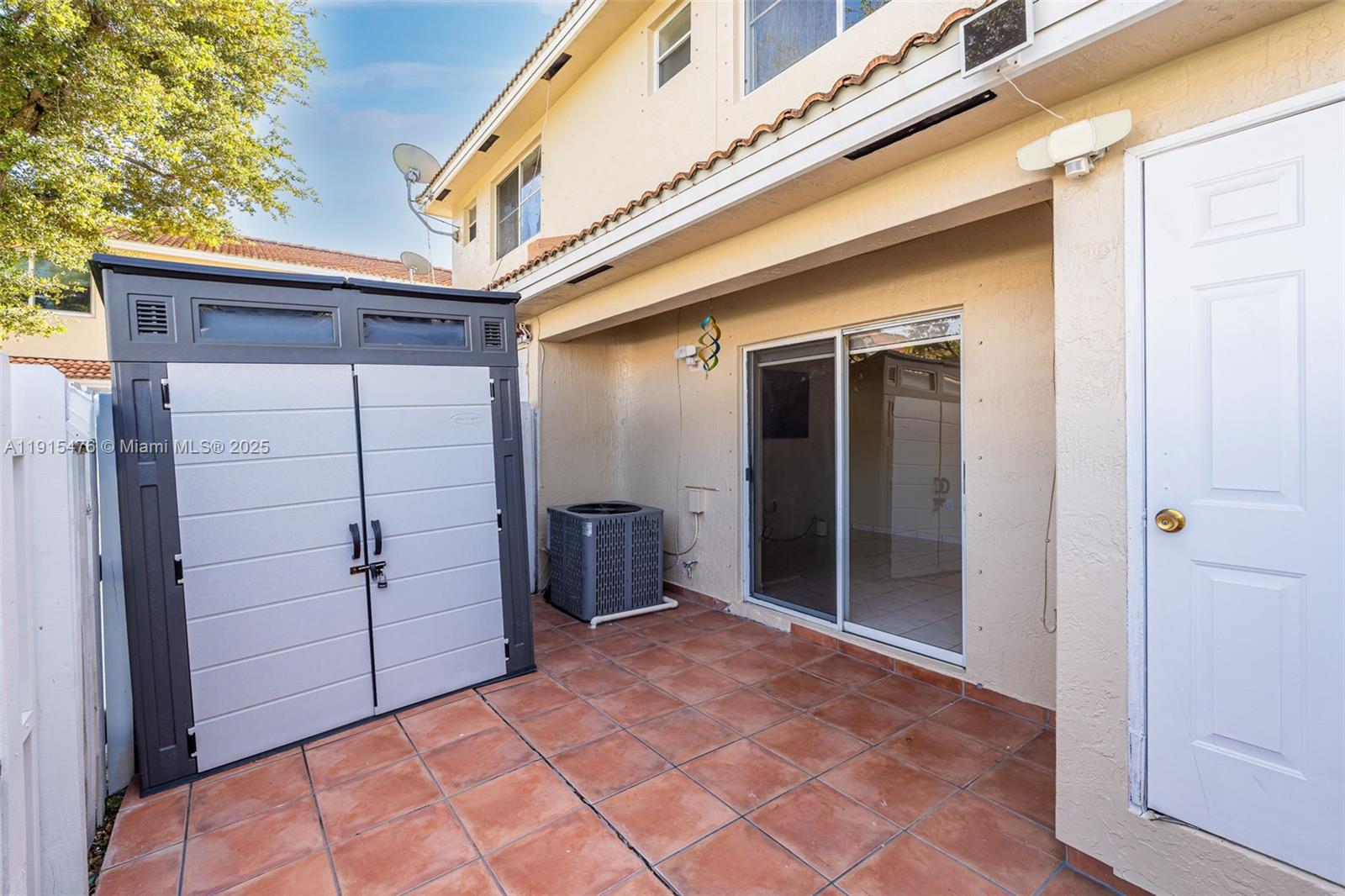 6263 Southwest 139th Avenue Miami, FL 33183 - Photo 28 of 38 a view of front door and a garage
