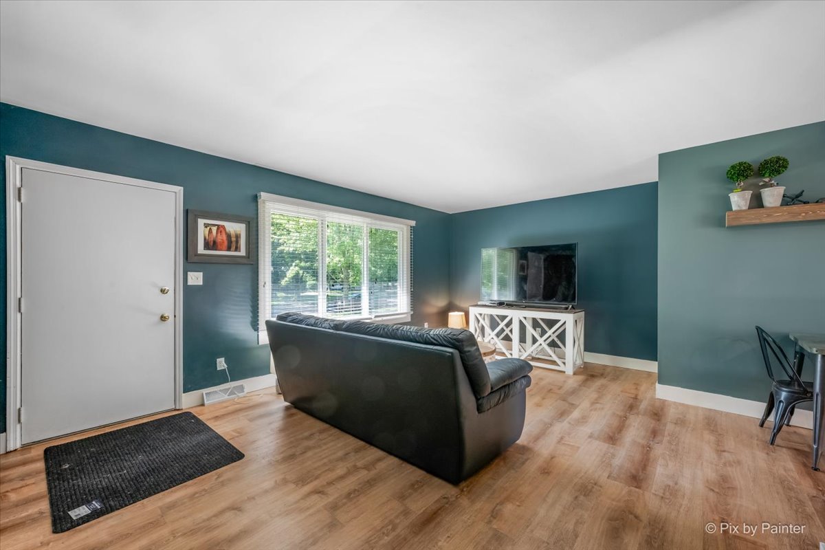 1820 Forrest Boulevard St. Charles, IL 60174 - Photo 4 of 30