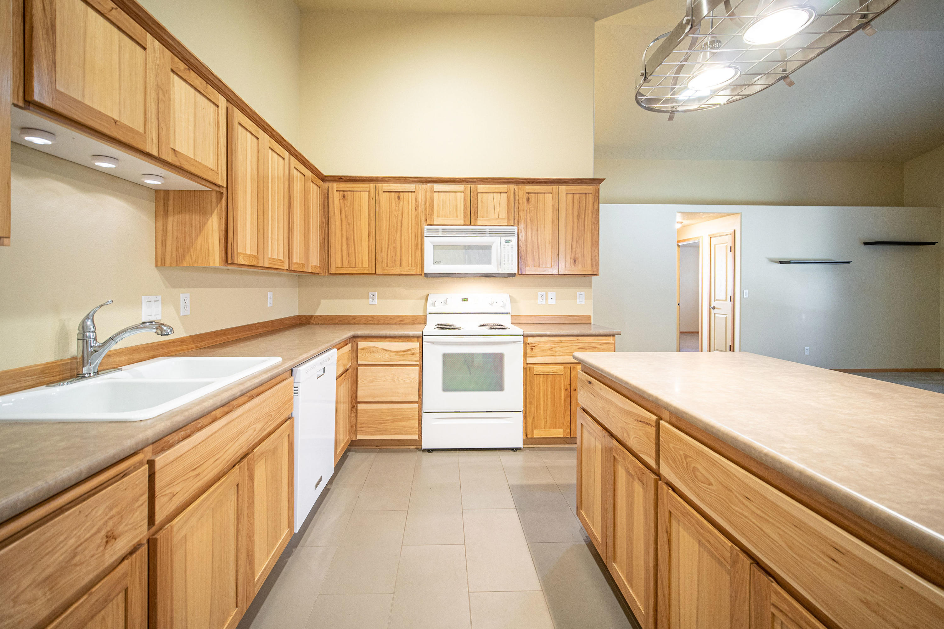 20585 Prospector Loop Bend, OR 97702 - Photo 9 of 21 Kitchen