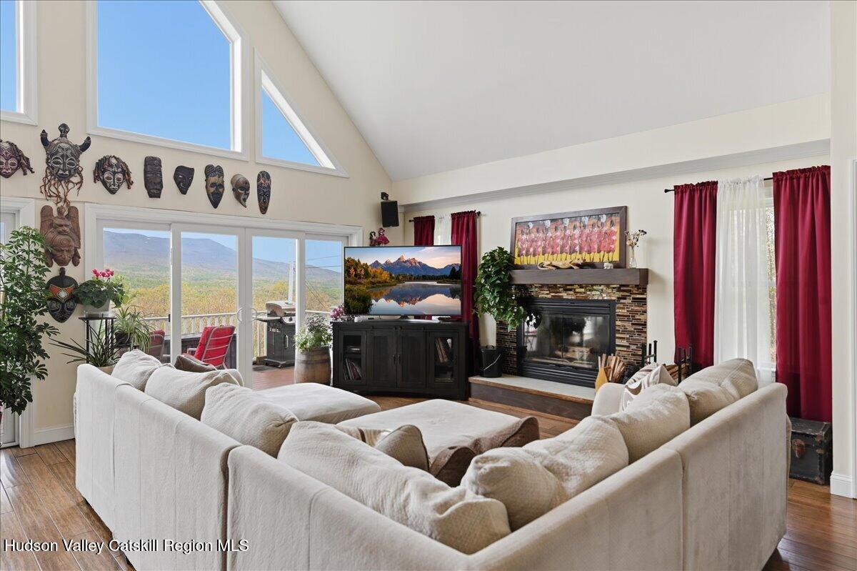 20 Joshuas Path Round Top, NY 12473 - Photo 9 of 43 09-Living Room