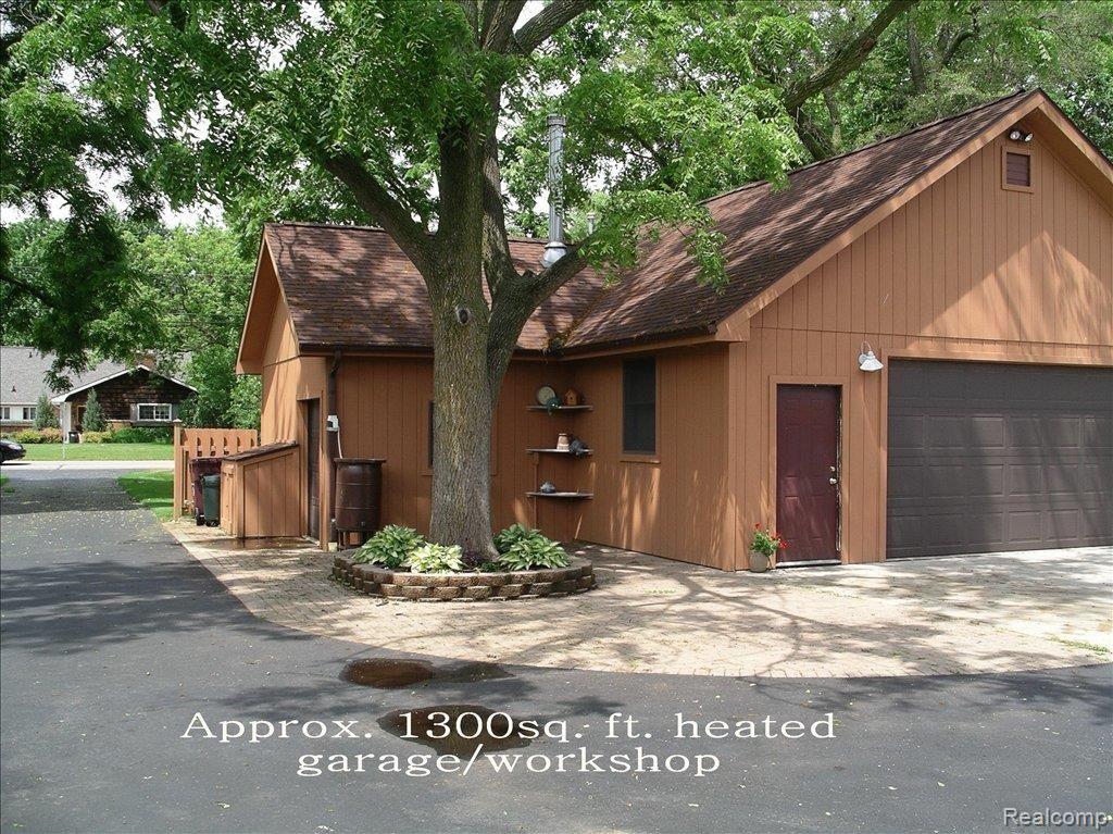 46928 Denton Road Belleville, MI 48111 - Photo 2 of 21 1300 heated garage