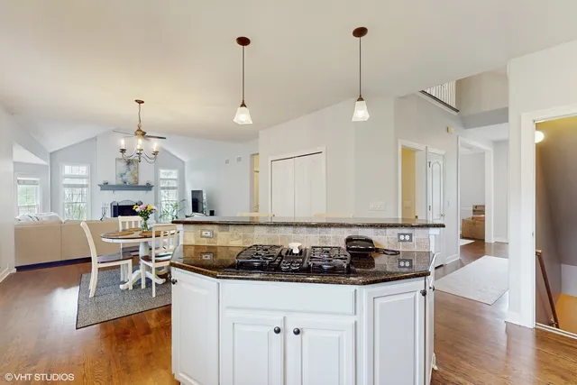 $790,000 | 3432 Redwing Drive, Naperville, IL 60564