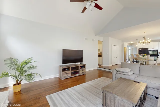 $790,000 | 3432 Redwing Drive, Naperville, IL 60564