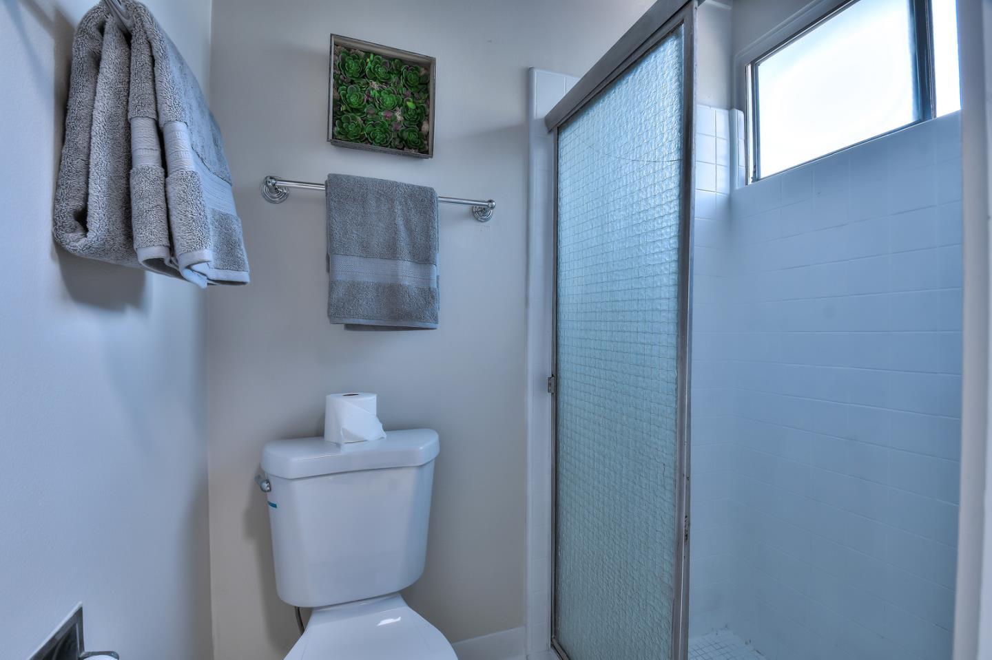 834 Constitution Drive Foster City, CA 94404 - Photo 30 of 34 a bathroom with a toilet and a sink