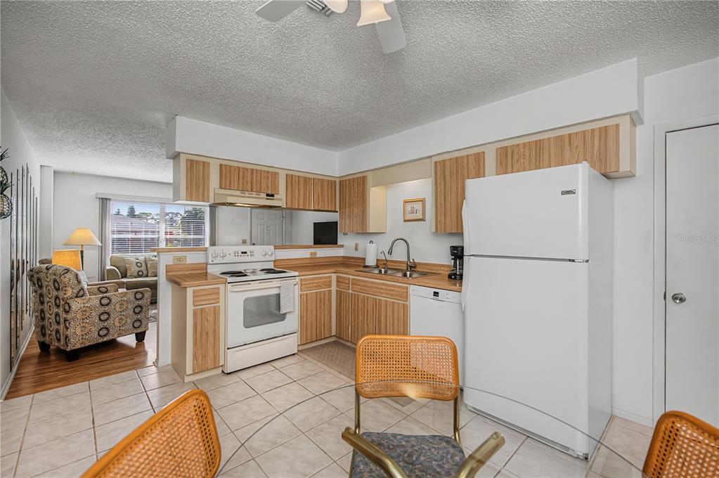 484 Coronado Road Venice, FL 34293 - Photo 15 of 61